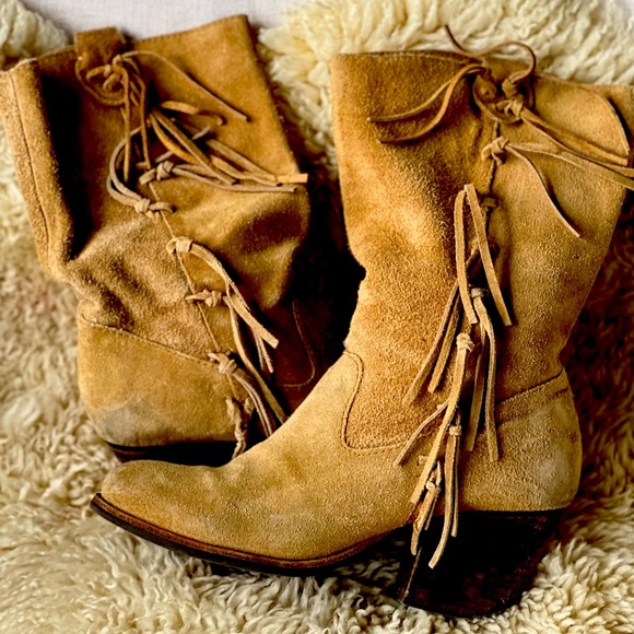 Natisse SuedeHeeled Boots with Fringe Embellishments size 8.5 (Lightly Used) - Picture 2 of 5